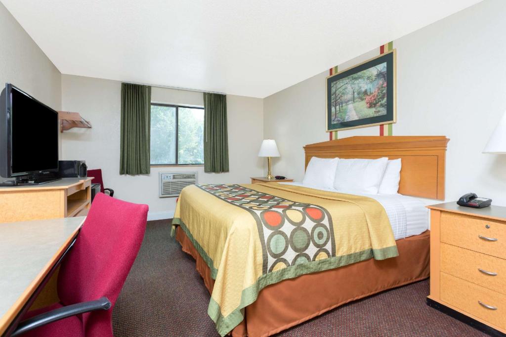 Super 8 by Wyndham Anderson/Clemson Area Main image 1