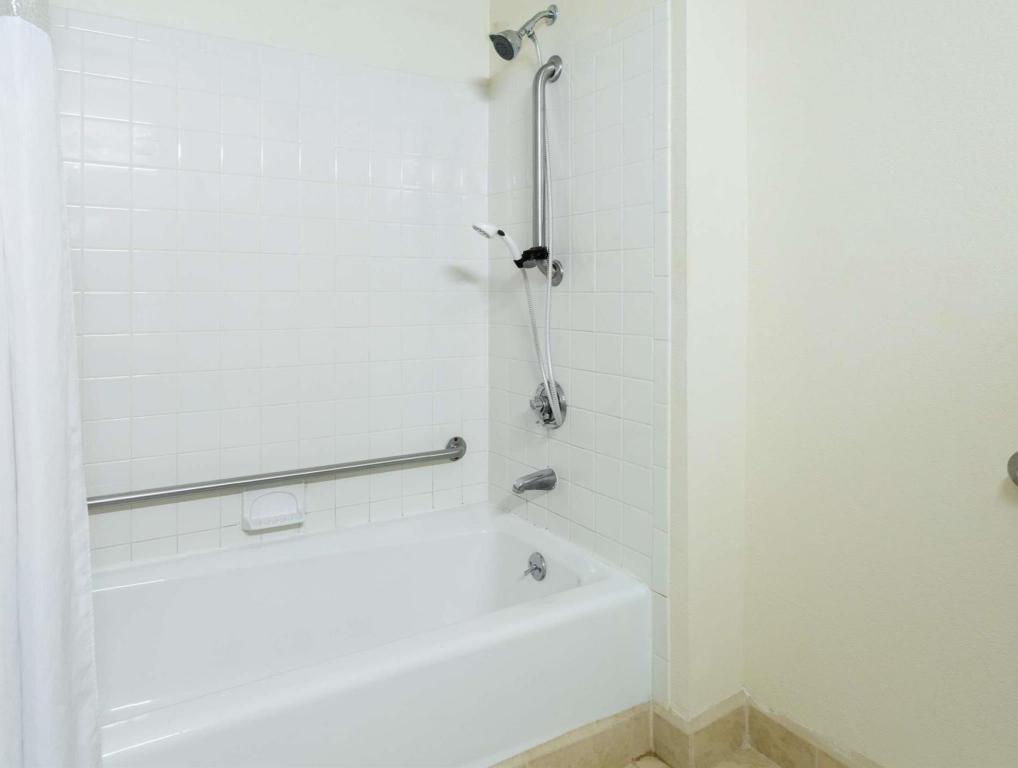 Popular attractions Area Nearby Property